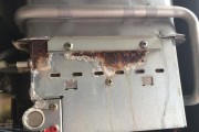 热水器水箱结冰的原因及解决方法（探究热水器水箱结冰的原因）