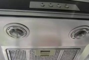 如何彻底清洁油烟机底盘（一步步教你清除油烟机底盘的顽固污垢）