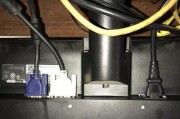 显示器屏幕不亮的原因及解决办法（解决显示器亮度问题的实用技巧）