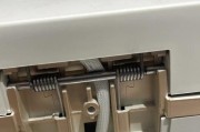 电饭煲锅底烂了个洞的修补方法（快速解决家用电饭煲锅底烂洞问题的有效方案）