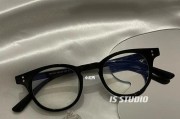 苹果手机壳纯黑亮镜框的特点是什么？