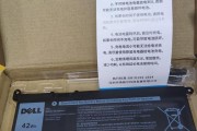 电池为何表现出近似恒压的特性？这种特性对电池性能有何影响？