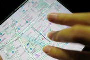 折叠手机横屏显示设置方法是什么？