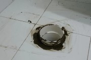 马桶漏水的原因及解决方法（探寻马桶漏水的常见原因与解决方案）
