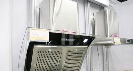 超市抽油烟机清洗的正确方法（轻松学习如何保持抽油烟机的清洁与维护）
