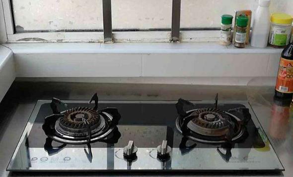 燃气灶烧热却不着火（燃气灶不着火的原因分析及应对措施）