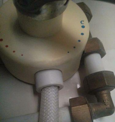 海尔热水器污水清洗方法（保持热水器清洁）