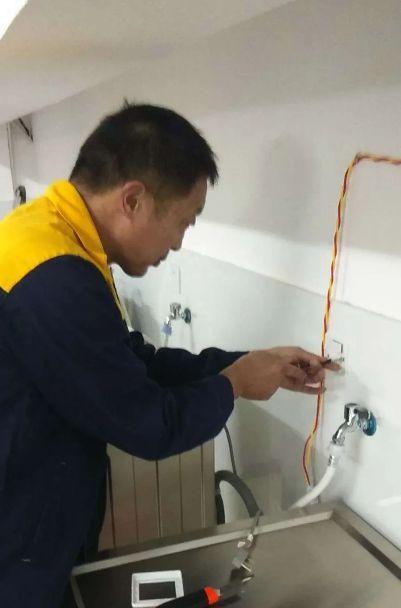 冰柜过负荷跳闸的解决方法（保护冰柜）