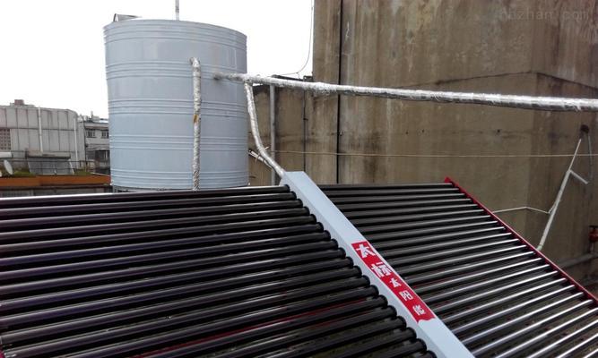 太阳能热水器漏水的检修方法（解决热水器漏水问题的实用指南）