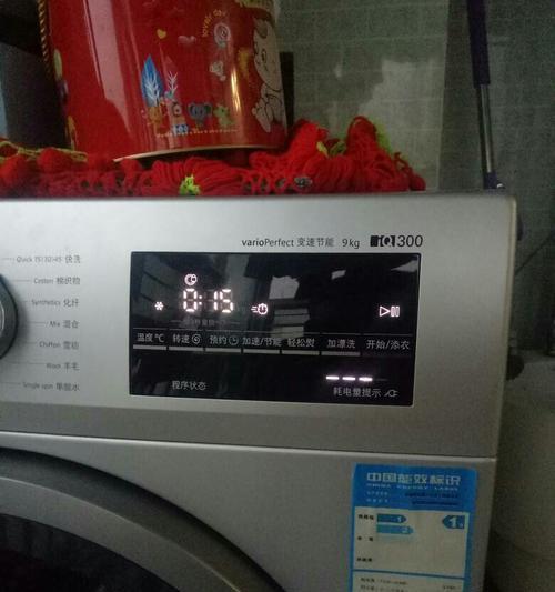 以滚筒洗衣机怎么打开门锁（解决滚筒洗衣机门锁问题的实用方法）