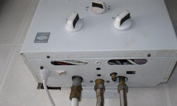 如何修复热水器内部生锈问题（有效解决热水器内部生锈的方法）