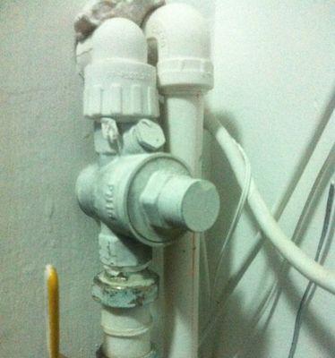 商用热水器水管漏水的处理方法（解决商用热水器水管漏水问题的有效措施）