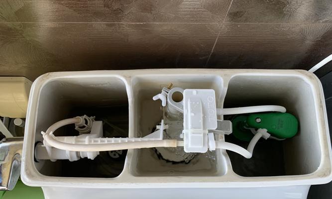 马桶进水阀原理及工作机制解析（探秘马桶进水阀的工作原理）