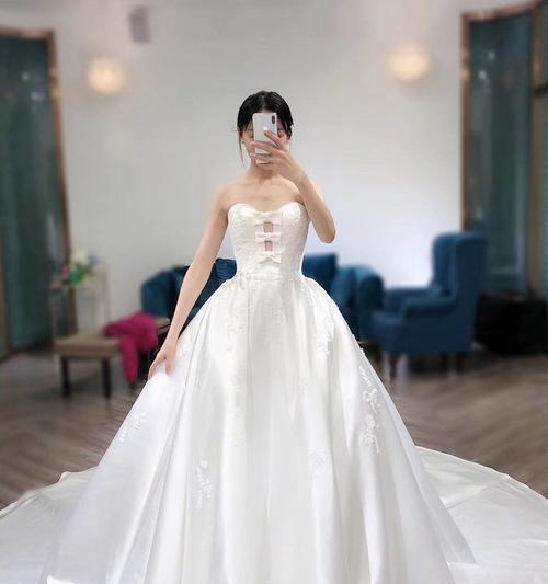 胸小新娘如何选择婚纱？婚纱款式推荐有哪些？