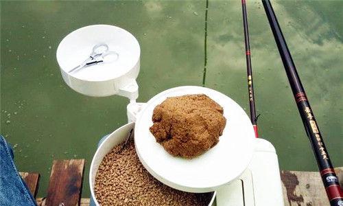 钓鲤鱼饵料配方大全简单实用？如何快速找到适合的鲤鱼饵料？