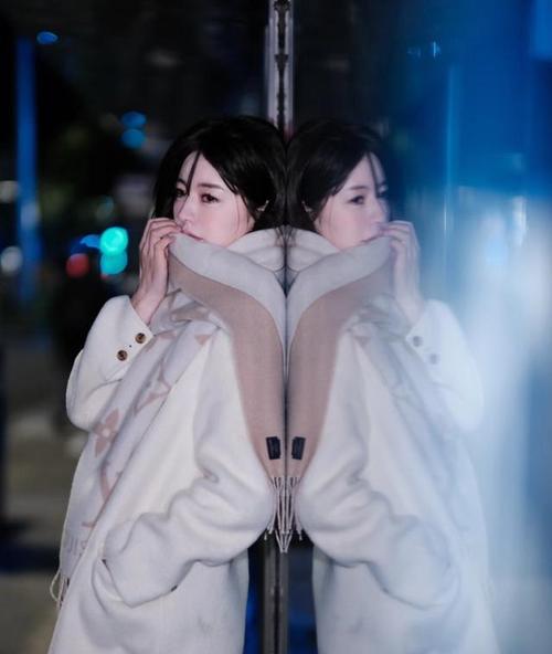夜景光影手机版如何使用？拍照技巧有哪些？