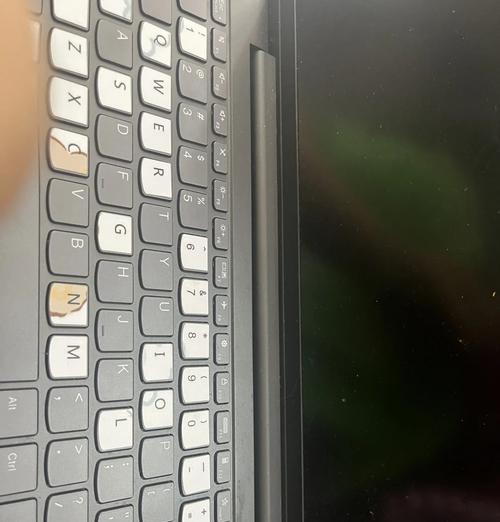 电脑换机箱后黑屏如何解决？