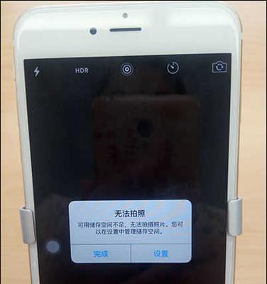 如何设置手机拍照时显示配置信息？需要开启哪些设置？