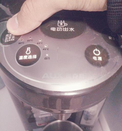 充电器充电的热水壶使用方法是什么？