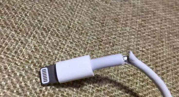 苹果充电器中的潮牌弹簧有何特殊之处？它的工作原理是什么？