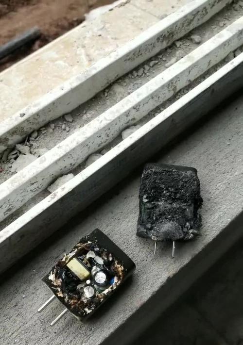 手机充电器断在接口里怎么办？如何安全取出？