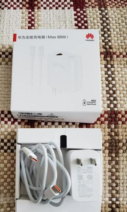 华为车载充电器88w的使用体验如何？