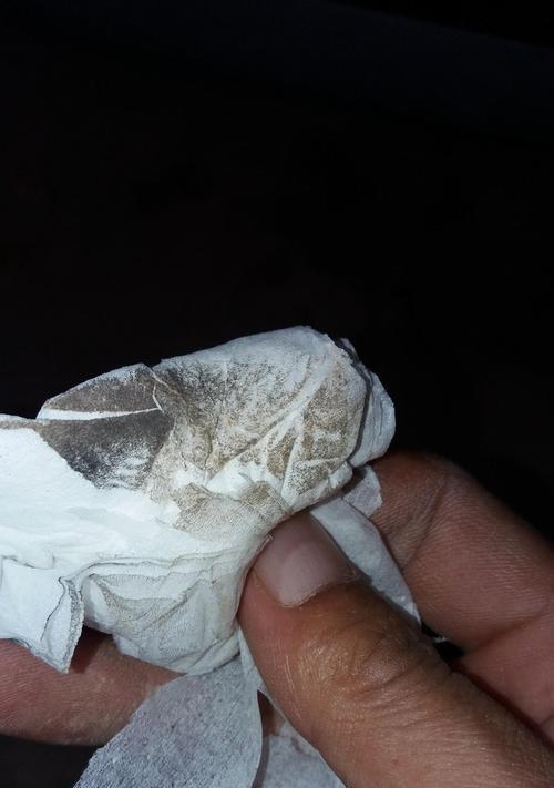 手机壳上的黑手印如何去除？清洁小技巧有哪些？