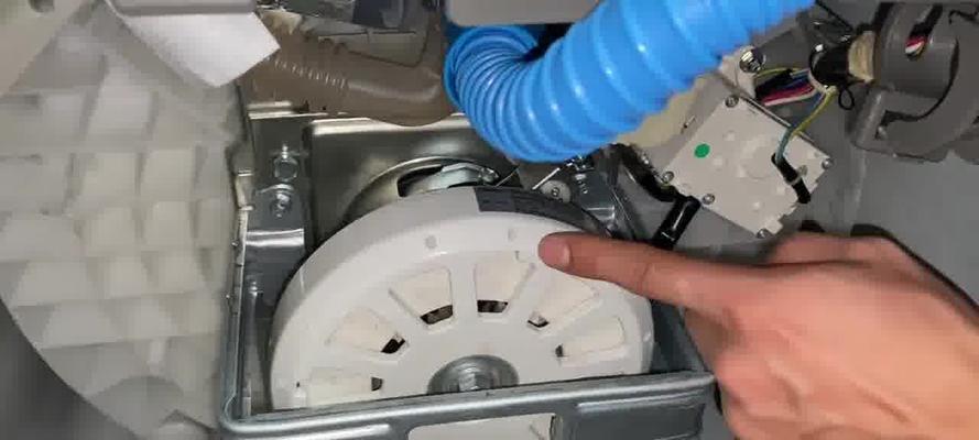 为什么脱水的时候不能碰洗衣机？脱水过程中洗衣机的工作原理是什么？