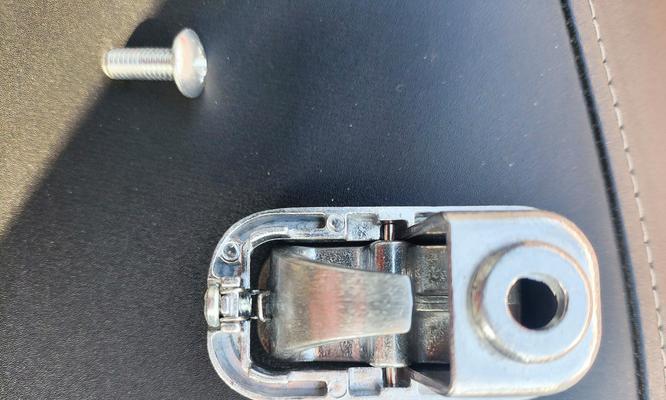 电瓶车开闭式挂钩怎么用？挂钩的正确使用和维护方法是什么？
