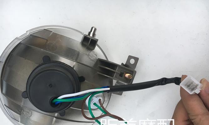 电瓶车乌龟大灯拆卸步骤是什么？