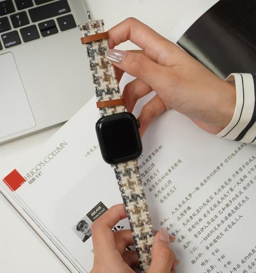 苹果手表挂脖子的正确方式是什么？