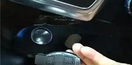 电瓶车遥控钥匙关闭电源的方法是什么？需要按哪个按钮？