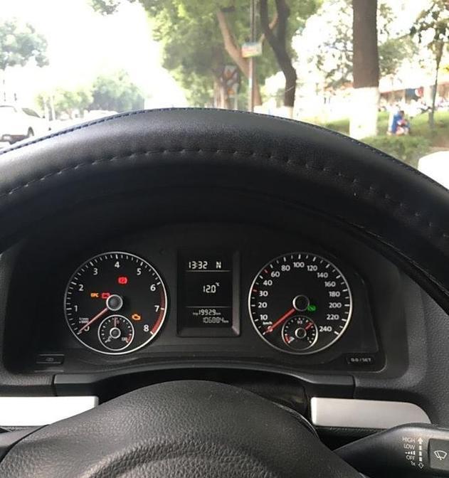 大众途观x熄火后显示屏亮起的原因是什么？如何解决？