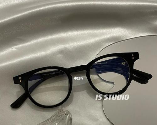 苹果手机壳纯黑亮镜框的特点是什么？