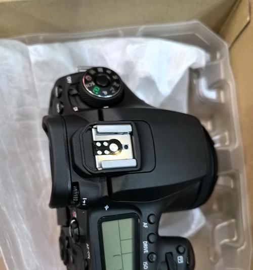如何辨别佳能二手相机是否为国行正品？有哪些技巧？