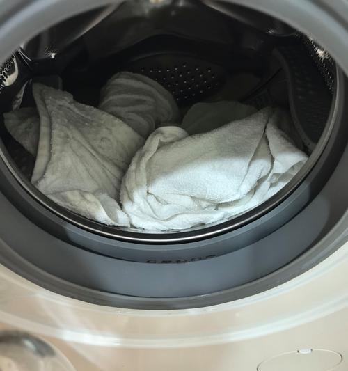 洗衣机清洗枕头芯的全面指南（简单、高效的方法让你的枕头芯焕然一新）