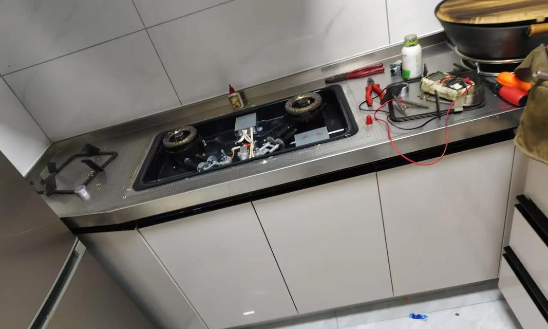 燃气灶使用久了如何维修好？（掌握关键技巧，延长燃气灶使用寿命）