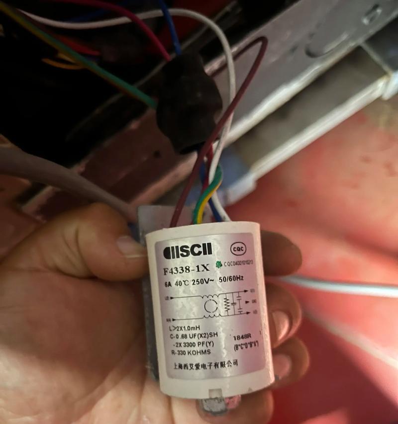 小型洗衣机不工作了怎么修（解决小型洗衣机故障的实用方法）