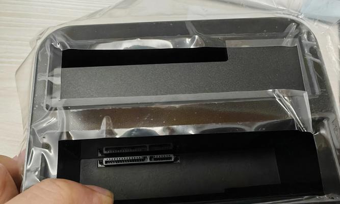 电脑硬盘扩充底座的正确使用方法是什么？使用中应注意什么？